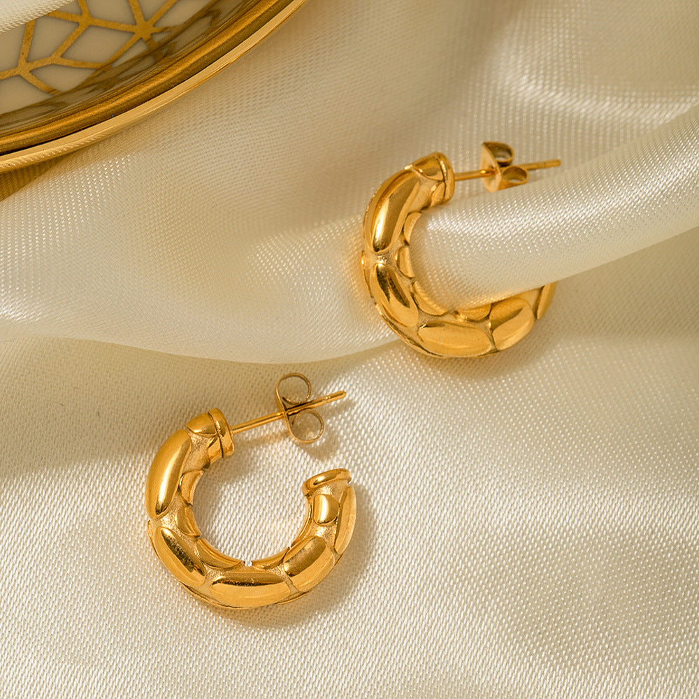 5pcs Ring 18K Gold Stainless Steel Embossed Serpentine Thick C-Shaped Ear Loop Runway With Titanium Steel Earrings