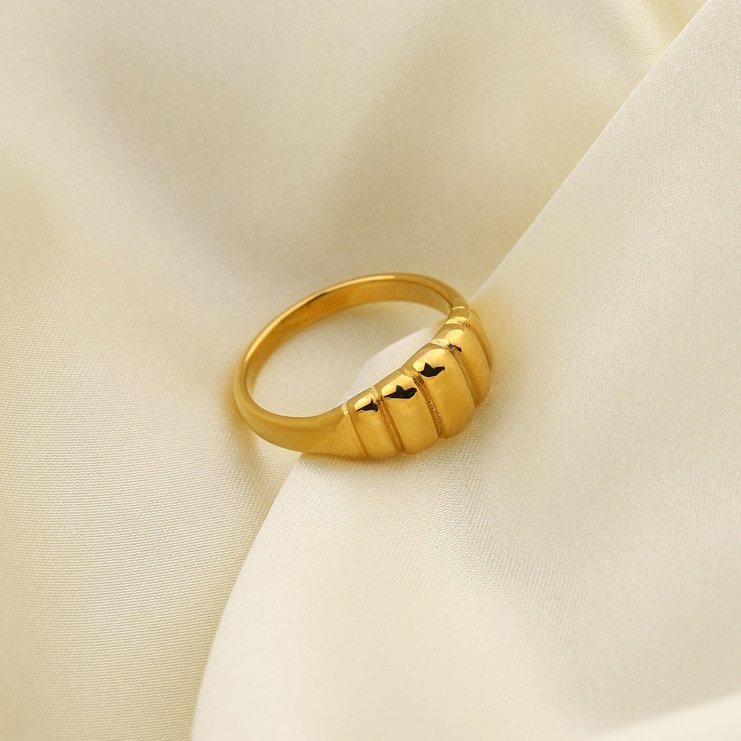 5pcs Style Layered Grain Smooth Round Croissant Ring Electroplated 18K Gold Stainless Steel Ring Ring