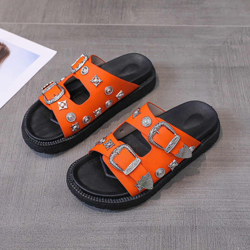 Summer Fashion Dark Wind Toga Metal Slippers Female New Rivet Thick Sole Casual Slippers Beach Slippers Sandals