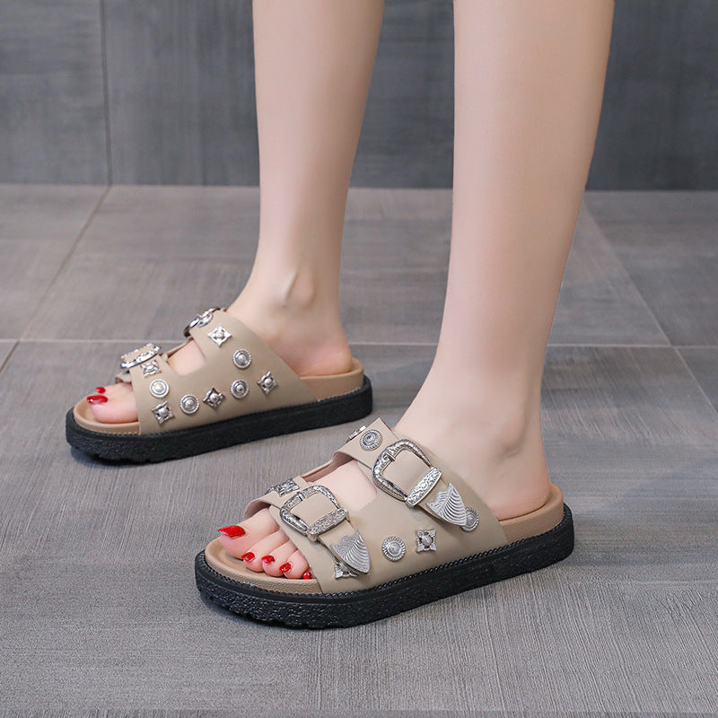 Summer Fashion Dark Wind Toga Metal Slippers Female New Rivet Thick Sole Casual Slippers Beach Slippers Sandals